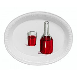 Assiette creuse et verre à vin rouge