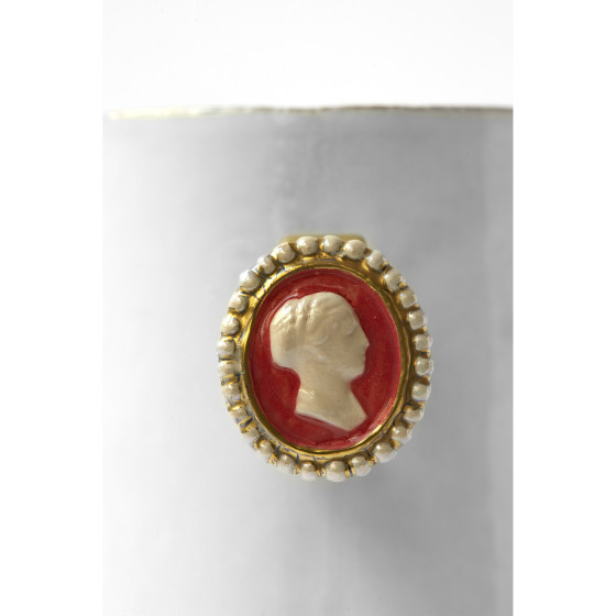 Woman's Cameo Ring Cup